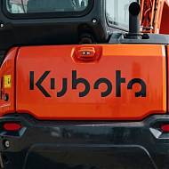 Pegatina logo KUBOTA en vinilo de corte para maquinaria 09972