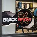  Vinilo Black Friday con efecto neón y forma orgánica - Adhesivo troquelado con orientación izquierda o derecha para escaparates 010027