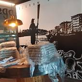 Uno de los vinilos decorativos más grandes que podrás ver para la decoración de un restuarante vasco, ¡ARRIBA EUSKADI!
