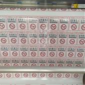 Nuevo cartel impreso sobre vinilo adhesivo con el texto PROHIBIDO FUMAR EN LA TERRAZA