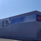 Impresión de gran formato para la fachada de una empresa con vinilos adhesivos