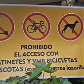 ¡Protegiendo el Espacio Público! Vinilo Adhesivo Informativo: Prohibido el Acceso con Patinetes, VMP, Bicicletas y Mascotas