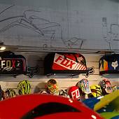 Vinilos impresos para una tienda de motos, bicicletas, ropa y accesorios