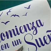 TODO COMIENZA CON UN SUEÑO, un original vinilo adhesivo de texto para la decoración del hogar