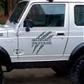  Vinilo adhesivo Suzuki Santana 4x4 con garras Velociraptor – Dale a tu vehículo una imagen salvaje y única 09460