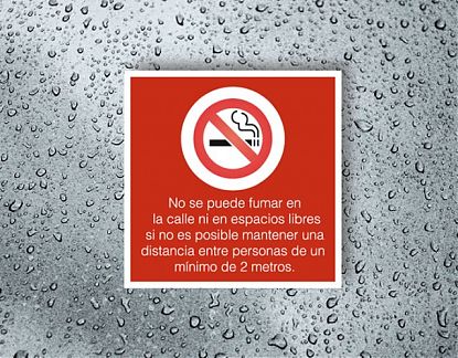  Rótulo impreso sobre vinilo adhesivo No se puede fumar en la calle ni en espacios libres si no es posible mantener 2 metros de distancia 07280