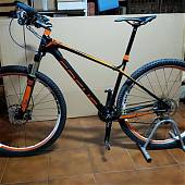 Vinilos decorativos de color naranja para una bicicleta Focus Raven