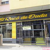 Rotulación en vinilo adhesivo en una tienda de muebles
