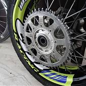 Vinilos decorativos para las llantas de una moto del campeonato nacional de motociclismo