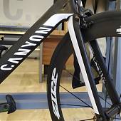 Decoraciones en vinilo adhesivo para una bicicleta CANYON