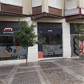 Decoración con vinilos y rótulos en PVC para una panadería - cafetería