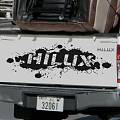  Vinilo adhesivo de corte TOYOTA HILUX con diseño de salpicaduras de barro – Estética off-road auténtica y carácter extremo 09819