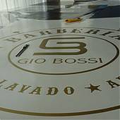 Vinilo adhesivo a medida y personalizado para una barbería