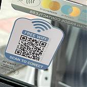 Vinilos adhesivos con códigos QR personalizados: El acceso automático al WiFi gratuito revoluciona el servicio de Taxis, Uber, Cabify y Bolt