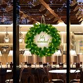 Top 10 vinilos decorativos navideños más bonitos y llamativos para adornar tu tienda en Navidad