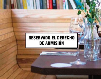  Cartel impreso sobre vinilo adhesivo Reservado el derecho de admisión 05822