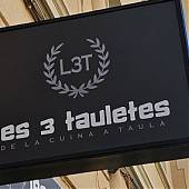 El Arte de la Impresión Corporativa: Transformando la Identidad de Les Tres Tauletes en Tortosa