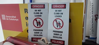  Cartel de Prohibición de Subir la Escalera (Bilingüe) con soporte de metacrilato de 3 mm. 08723