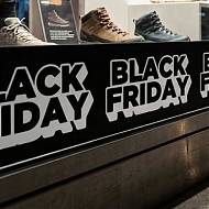 Tira adhesiva Black Friday tipografía blanca extruida - Vinilo empalmable para campaña de noviembre en escaparates 010020