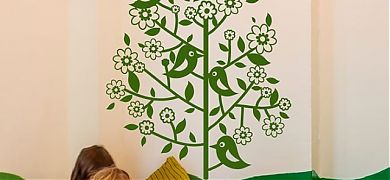 Habitación floral espera el primer bebe de la familia