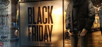 Cómo tener el mejor escaparate para el BLACK FRIDAY con vinilos adhesivos