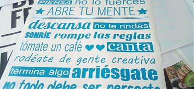 ¿Un vinilo decorativo de texto para hacerte sentir mejor?