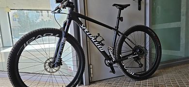 Explorando la Creatividad sobre Dos Ruedas: Transforma tu Bicicleta SPECIALIZED con el Kit de Vinilos Adhesivos Exclusivos de EBREVINIL