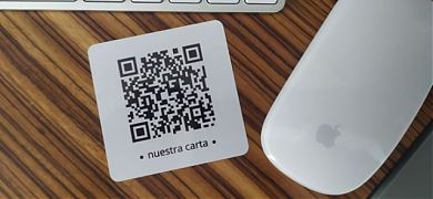 Carta de restaurante en CÓDIGO QR impreso sobre vinilo adhesivo. No te quedes atrás y actualízate!