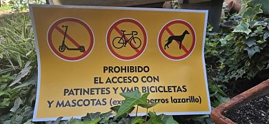 ¡Protegiendo el Espacio Público! Vinilo Adhesivo Informativo: Prohibido el Acceso con Patinetes, VMP, Bicicletas y Mascotas