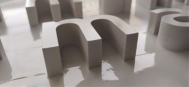Pintando unas letras corpóreas con spray!