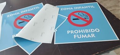 Vinilo adhesivo ZONA INFANTIL PROHIBIDO FUMAR: Una solución efectiva para promover ambientes libres de humo