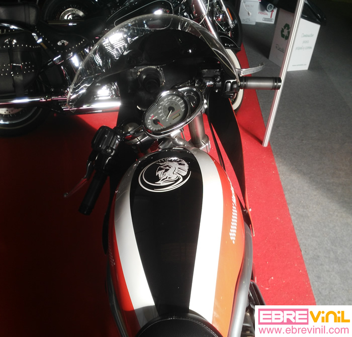 Adhesivos y vinilos para motos y coches