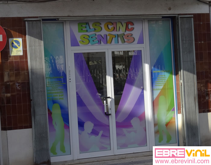 Rótulos y vinilos de letras autoadhesivas para escaparates de tiendas