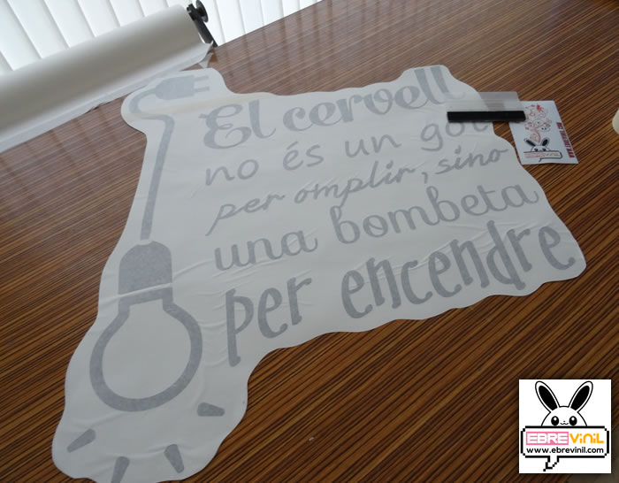Vinilos decorativos con diseño con una frase en catalán