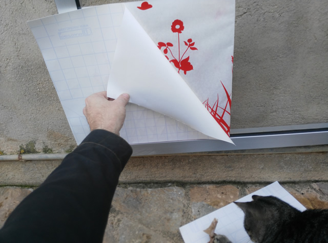 pegar un vinilo adhesivo sin esfuerzo