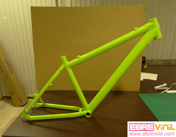 decoración bicicleta btt con vinilos adhesivos