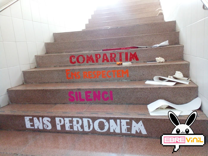 decoración de escaleras con vinilos decorativos