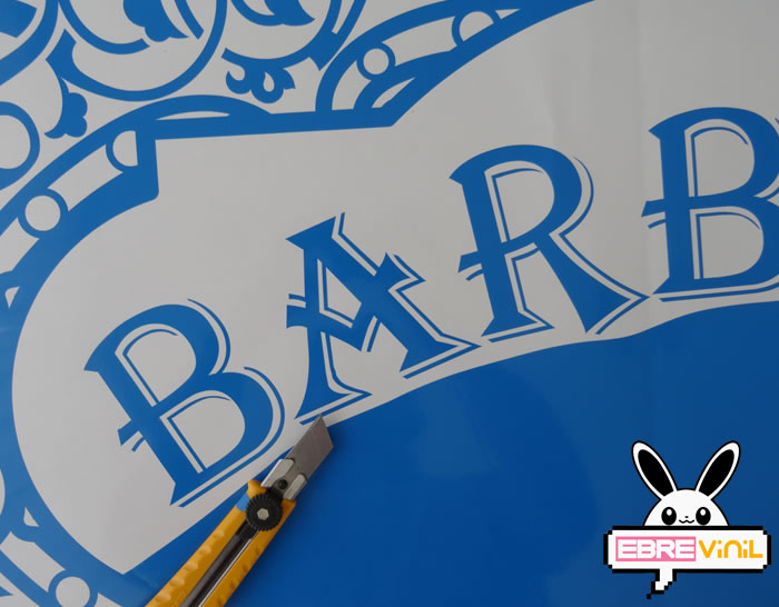 decoración de barberías con vinilos decorativos para paredes y cristales