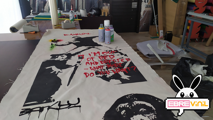 máscara de vinilo banksy sobre tela