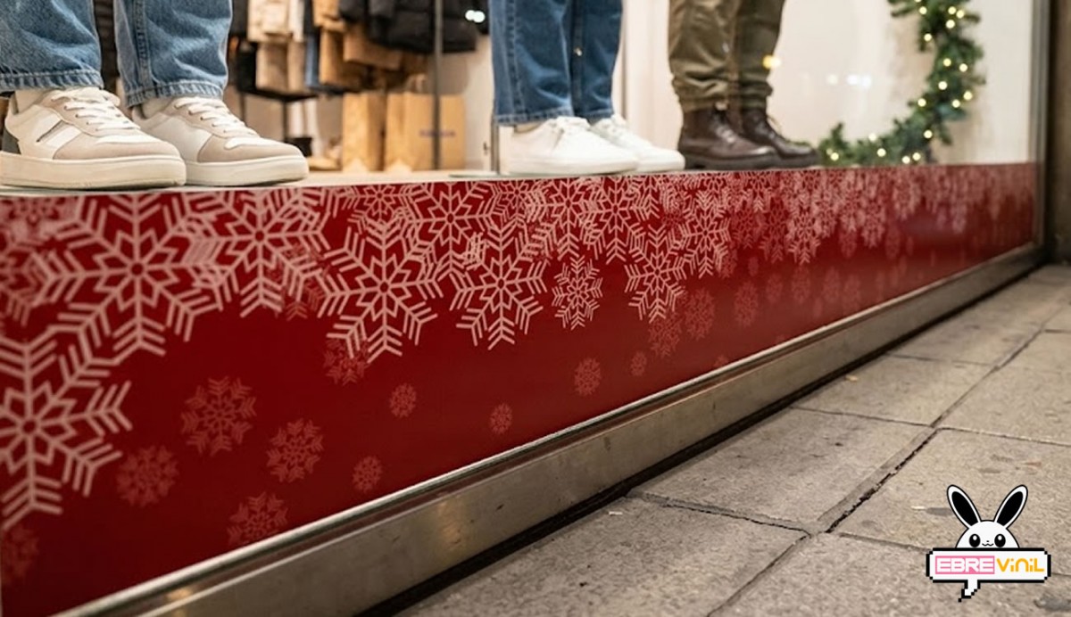 Pegatina navidad copos nieve aplicada en cristal de tienda