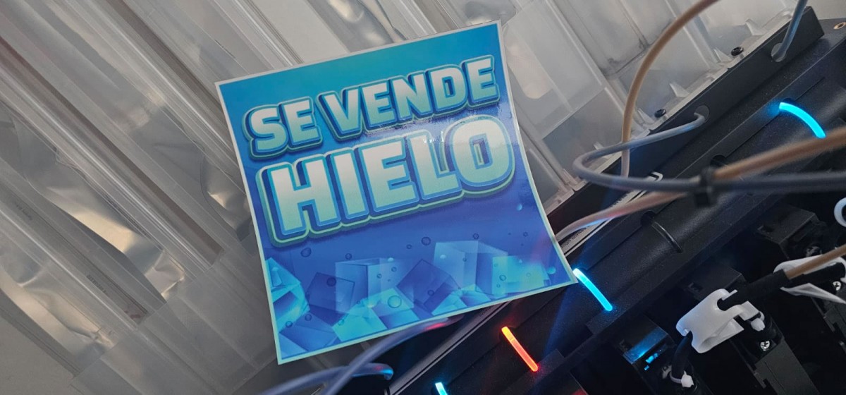pegatinas se vende hielo