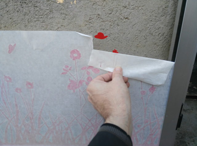 quitar el papel transfer de un vinilo decorativo