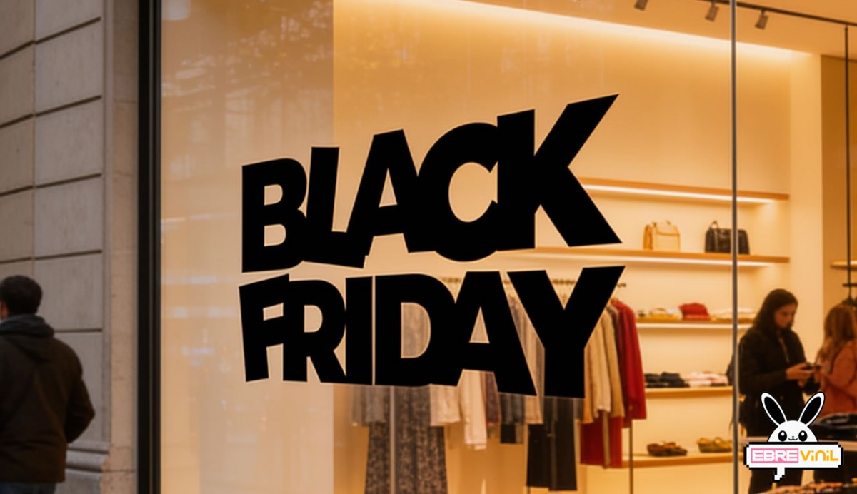 Vinilo adhesivo BLACK FRIDAY colocado en el escaparate de un comercio