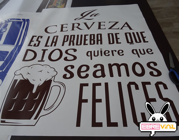 Vinilo decorativo "La cerveza es la prueba de que Dios quiere que seamos felices