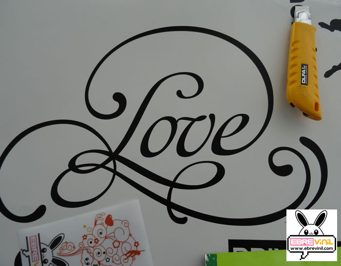 vinilo decorativo romántico para decorar las paredes del dormitorio