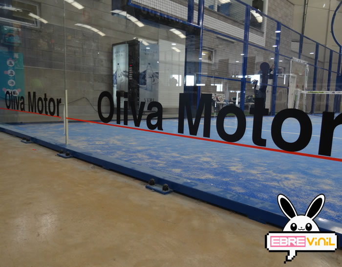 vinilo decorativo sobre cristal pista pádel