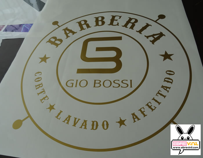 vinilo personalizado para una barbería de madrid