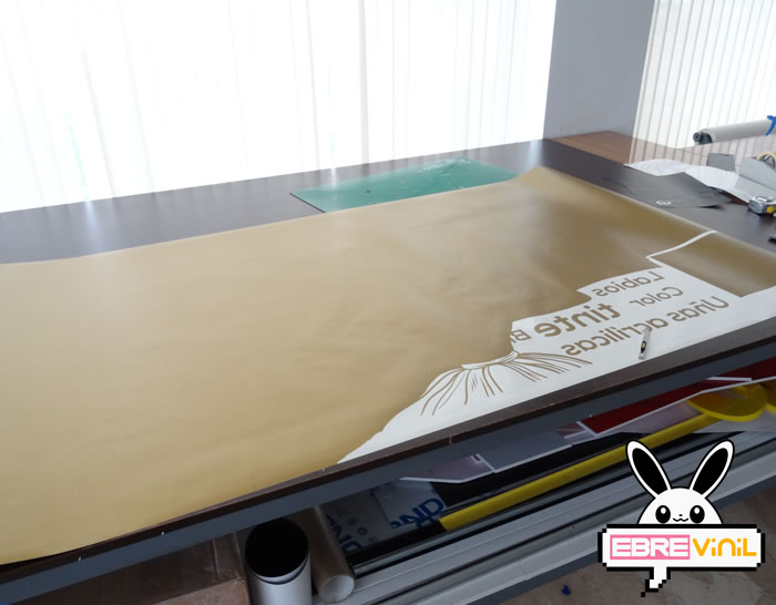 VINILO DECORATIVO PERSONALIZADO PELUQUERÍAS