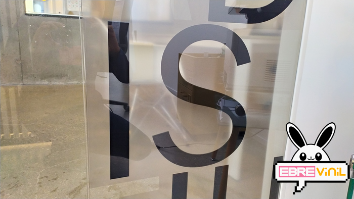 vinilos letras cristal oficinas