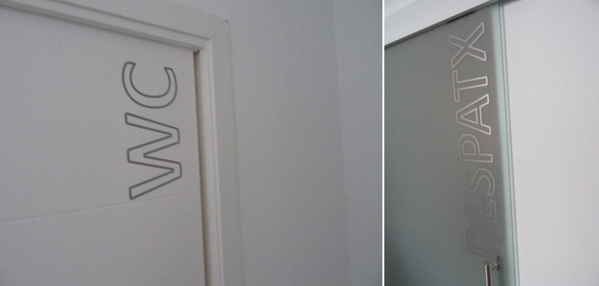 vinilos para señalización en puertas de comercios, tiendas y empresas
